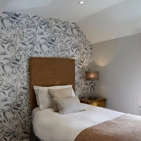 Five Star * סקארבורו