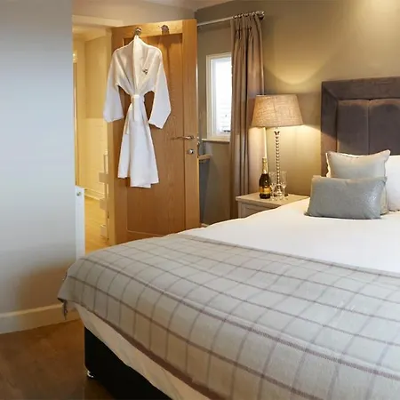 בית נופש Five Star סקארבורו